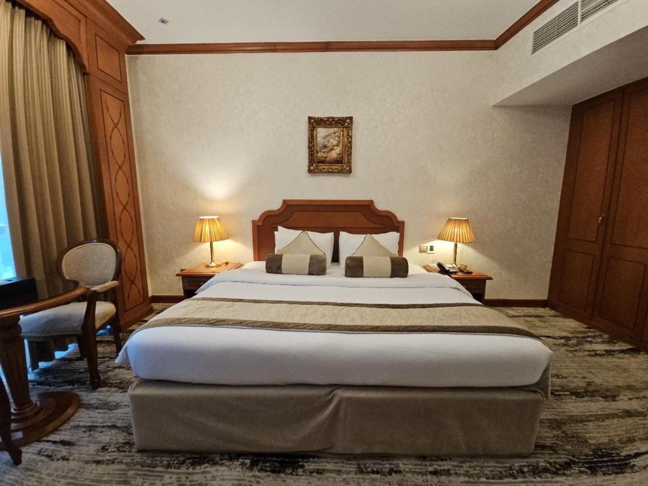 Royal Concorde Hotel & Suite Dubai Exterior foto